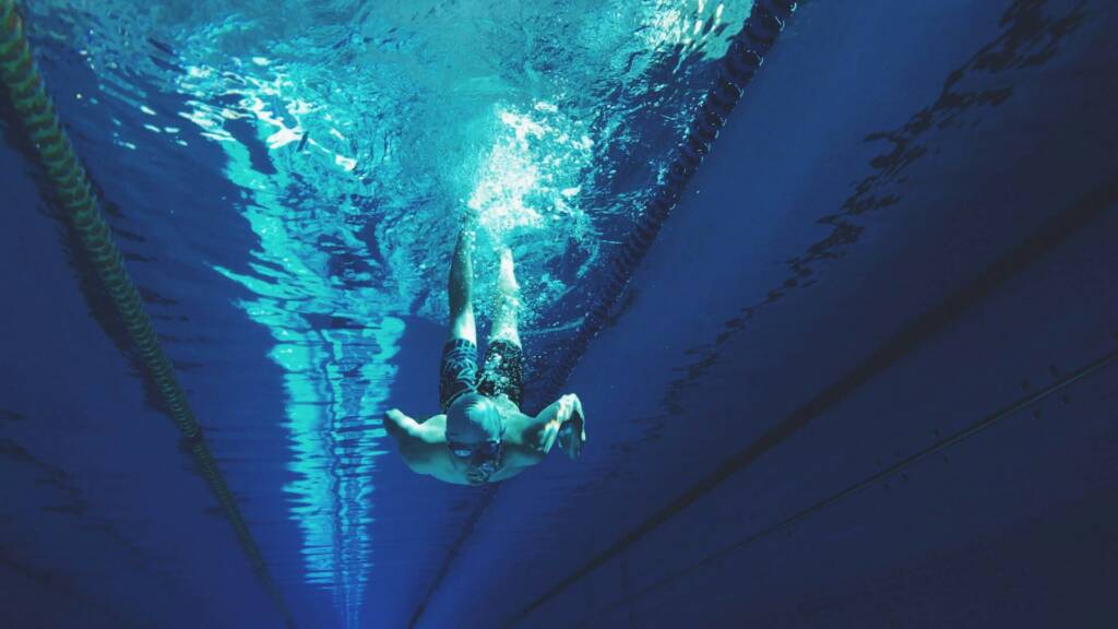 Children learn to swim at Larsson swimming school Dubai with certified coaches in a modern pool.